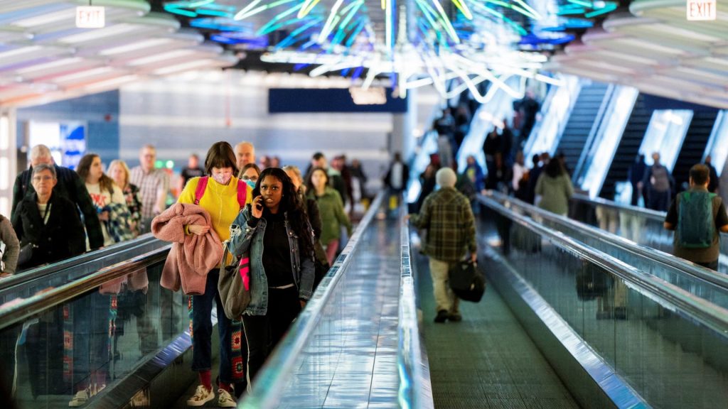 How to optimize your holiday travel budget on ‘Travel Tuesday’